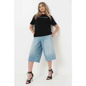 Tricou cu imprimeu text si decolteu la baza gatului imagine
