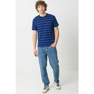Tricou cu decolteu la baza gatului imagine
