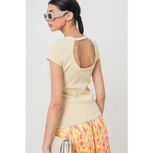 Tricou elastic cu decupaj pe partea din spate imagine