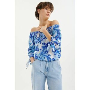 Bluza cu model si decolteu pe umeri imagine
