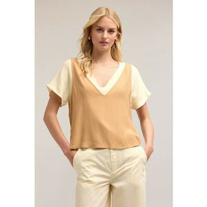 Bluza lejera cu decolteu in V imagine