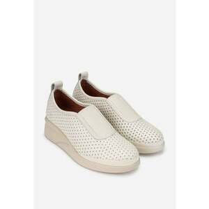 Pantofi dama din piele naturala bej cu model perforat imagine