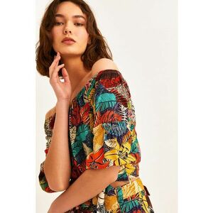 Bluza cu model si decolteu pe umeri imagine