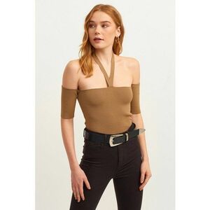 Bluza cu decolteu pe umeri imagine