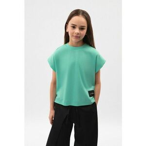 Tricou cu decolteu la baza gatului si detaliu aplicat imagine