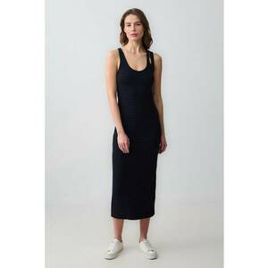 Rochie midi cu decupaj imagine
