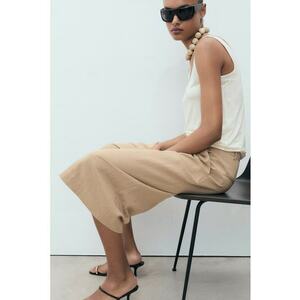 Pantaloni capri din amestec de lyocell cu croiala ampla si pliuri imagine