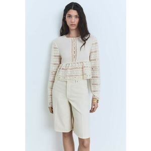 Bluza cu detalii perforate si broderie imagine