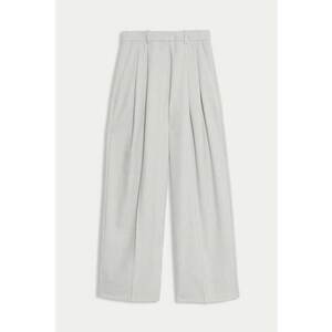 Pantaloni cu croiala ampla si pensa imagine