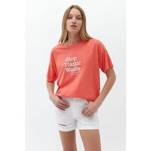 Tricou cu imprimeu text si decolteu la baza gatului imagine