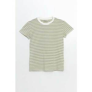 Tricou cu model in dungi si decolteu la baza gatului imagine