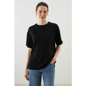Tricou lejer cu decolteu la baza gatului imagine