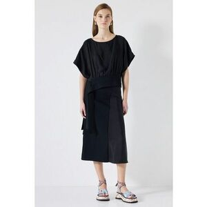 Bluza crop vaporoasa cu model asimetric imagine