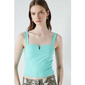 Top crop cu decolteu in V imagine