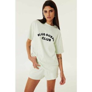 Tricou cu decolteu la baza gatului si imprimeu text imagine