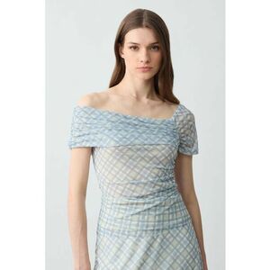 Bluza cu model si decolteu pe un umar imagine