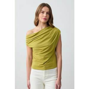 Bluza cu decolteu pe un umar si model drapat imagine