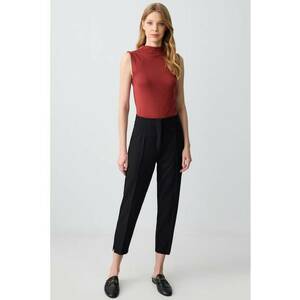 Pantaloni crop cu pliuri si slituri laterale imagine
