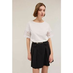 Tricou cu detalii florale imagine