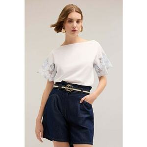 Tricou cu decolteu barcuta si maneci perforate imagine
