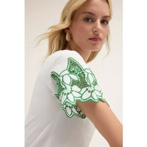 Tricou cu decolteu barcuta si maneci perforate imagine