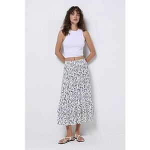 Fusta cu model si talie medie imagine