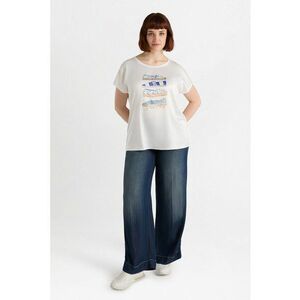 Tricou cu decolteu la baza gatului si imprimeu grafic imagine