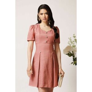Rochie Moze scurta din brocard roz cu nasturi decorativi imagine