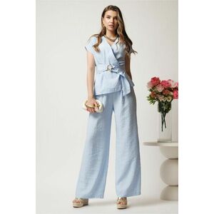 Compleu bleu din doua piese cu pantaloni lejeri si bluza cu decolteu si cordon in talie imagine