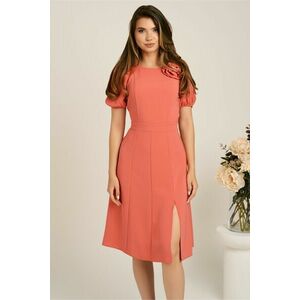 Rochie midi roz piersica din crep in clini cu floare la bust- Moze imagine