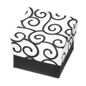 Cutie de cadou pentru inel – cub negru cu alb cu ornamente imagine