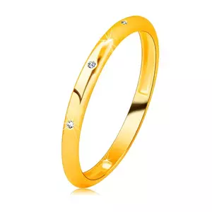 Inel strălucitor din aur galben 14K - trei diamante clare rotunde, suprafață netedă - Marime inel: 49 imagine