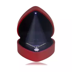 Cutie de bijuterii, lumină LED - inimă, culoare roșu mat, pernă neagră imagine