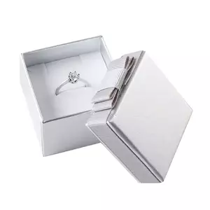 Cutie cadou pentru bijuterii - culoare argintie, panglică cu caneluri, fundiță imagine