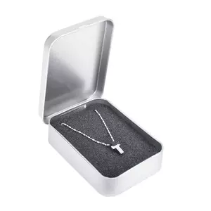 Cutie cadou din metal pentru bijuterii - culoare argintie, suprafață satinată imagine