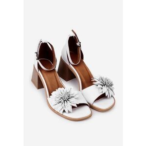 Sandale dama albe din piele cu ornament floare imagine