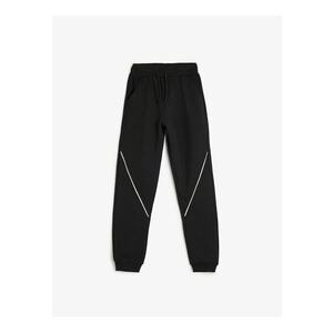 Pantaloni de trening cu snur de ajustare si buzunare imagine