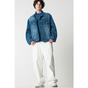 Jacheta lejera din denim cu model in dungi si aplicatie logo imagine