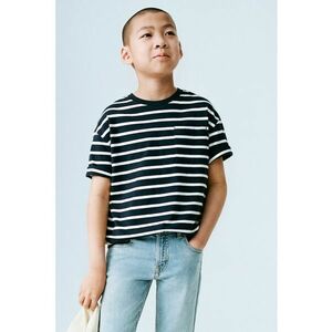 Tricou cu decolteu la baza gatului si dungi imagine
