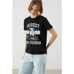 Tricou cu decolteu la baza gatului imagine