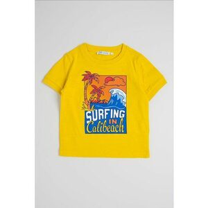 Tricou cu decolteu la baza gatului si imprimeu grafic imagine