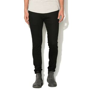 Blugi skinny e imagine