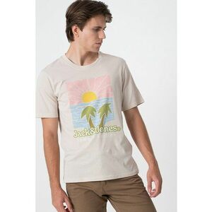 Tricou cu decolteu la baza gatului si design grafic imagine