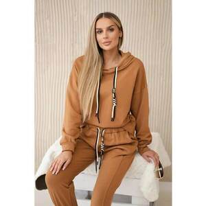 Set de imbracaminte sport cu accente contrastante - imagine