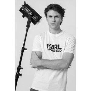 Tricou cu decolteu la baza gatului si imprimeu logo imagine