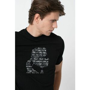 Tricou cu decolteu la baza gatului si imprimeu logo imagine