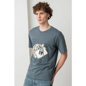 Tricou cu decolteu la baza gatului si imprimeu imagine