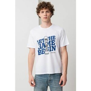 Tricou cu decolteu la baza gatului si imprimeu imagine