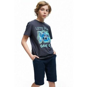 Tricou cu decolteu la baza gatului si imprimeu imagine