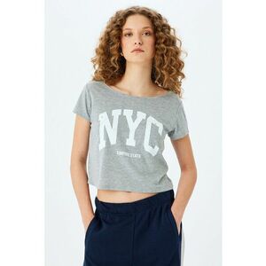 Tricou crop cu imprimeu text imagine